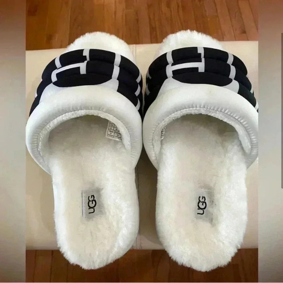 UGG Woman’s White Logo Slides Platform Slip - On Slides Sz 8 - Picture 5 of 10